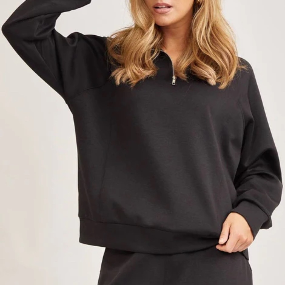 NWT The Travelers Quarter Zip Pullover Top in Black